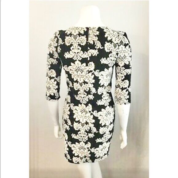 Everly Black& White Damask Medallion Shift Dress - Picture 4 of 7